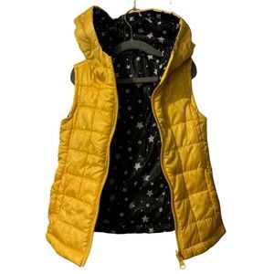 Urban Republic Girls' Light Weight Puff Reversible Vest